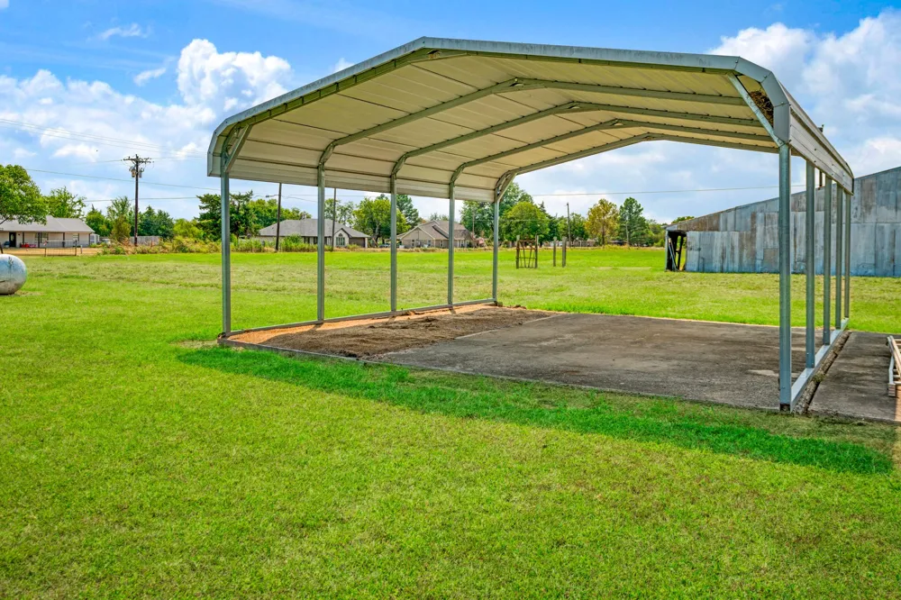 537 Farm Road 2820 Sumner, TX 75486