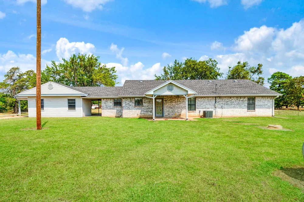 537 Farm Road 2820 Sumner, TX 75486
