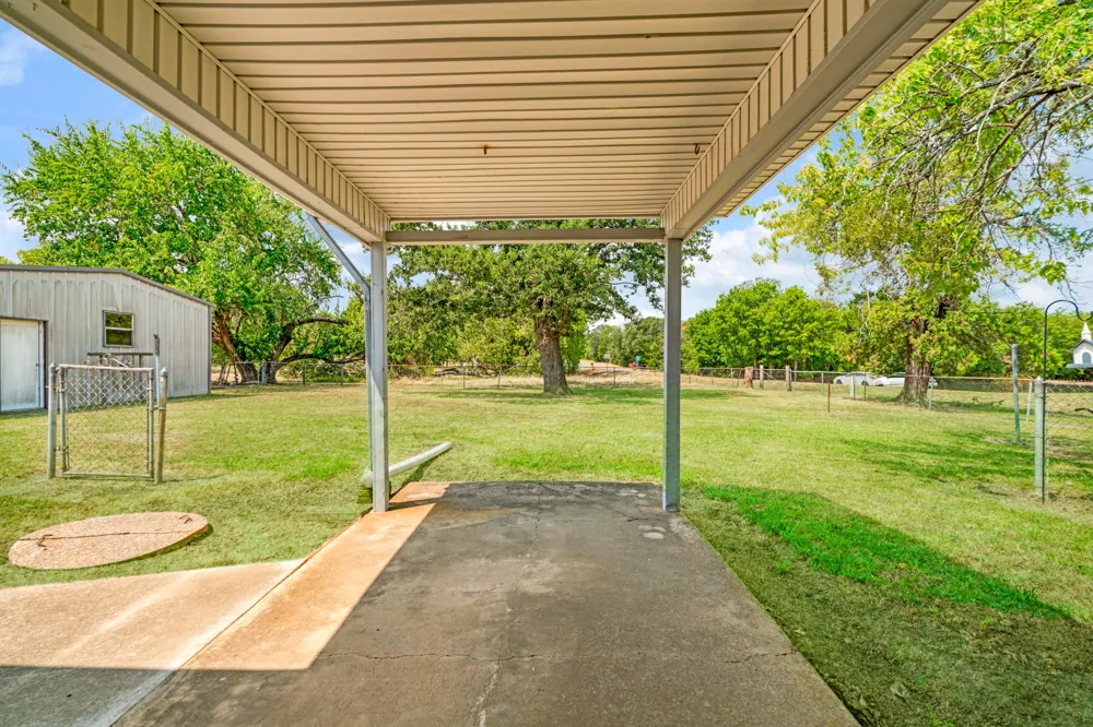 537 Farm Road 2820 Sumner, TX 75486
