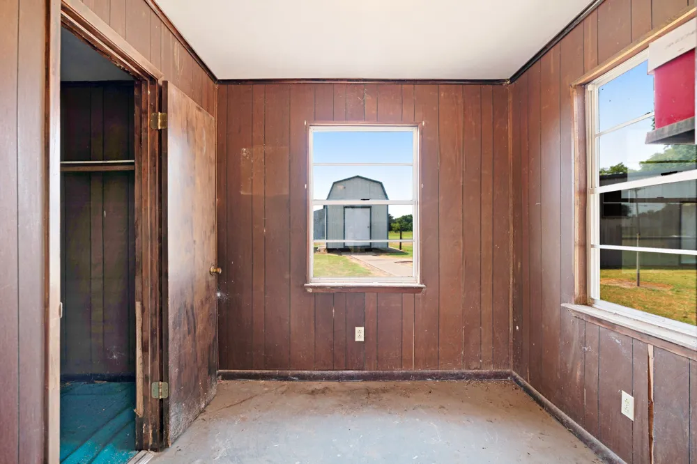 537 Farm Road 2820 Sumner, TX 75486
