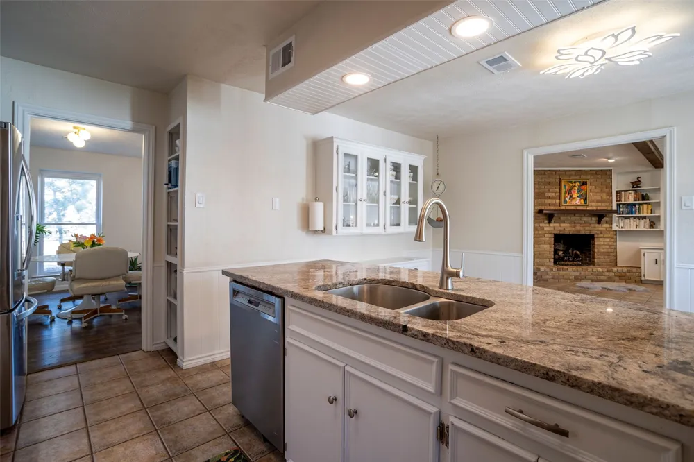 827 Teakwood Place Richardson, TX 75080
