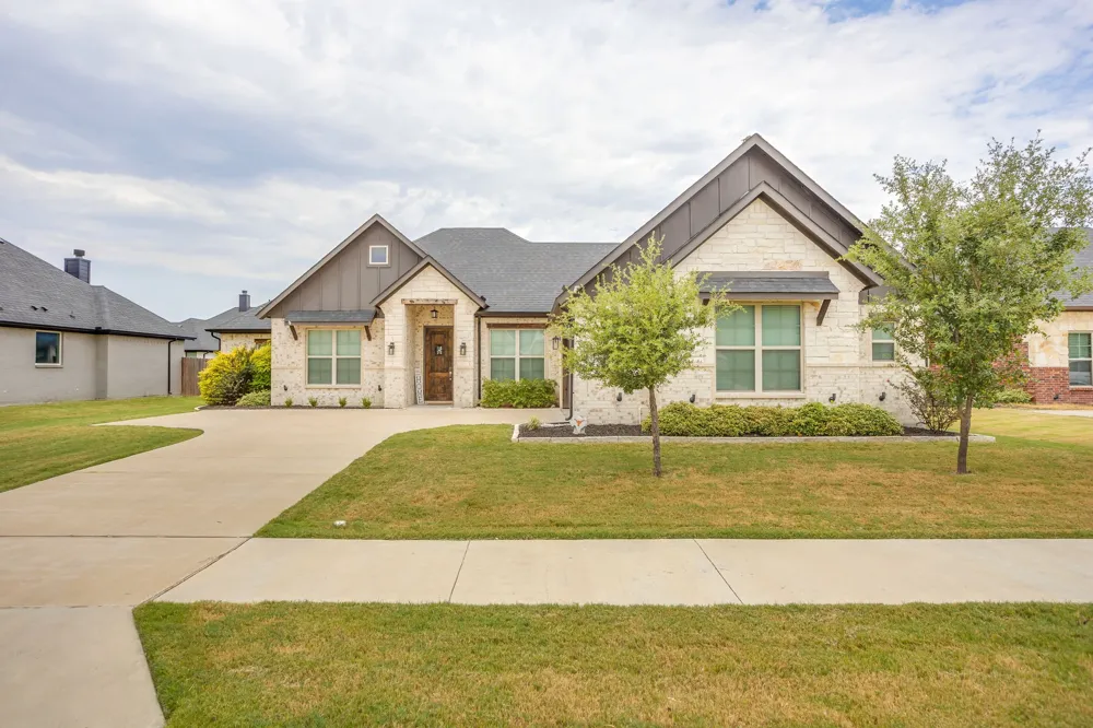 112 Steves Way Waxahachie, TX 75165