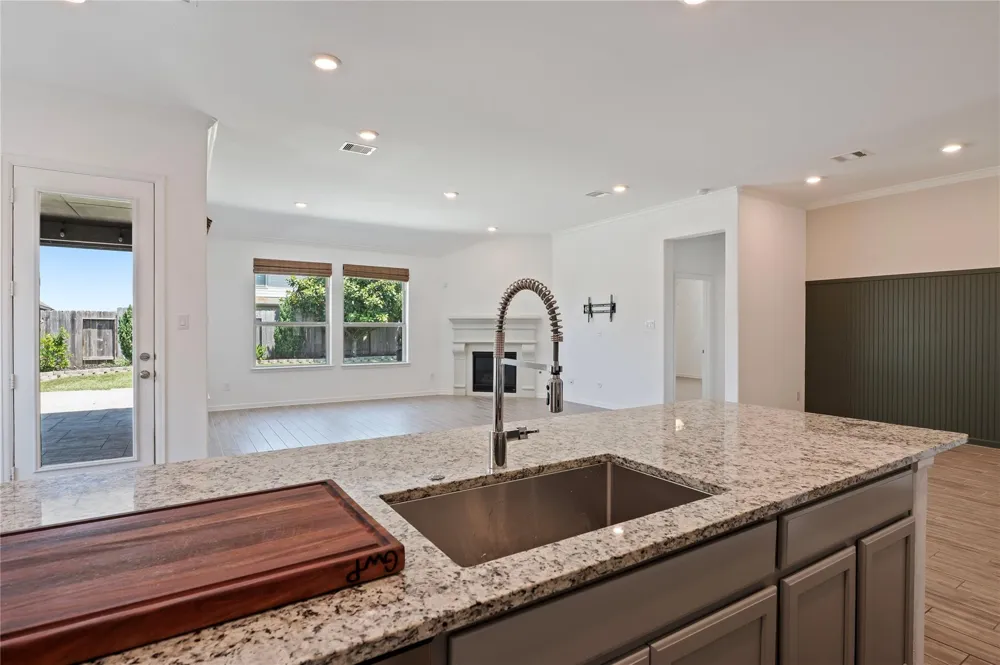 6318 Ontario Drive League City, TX 77573