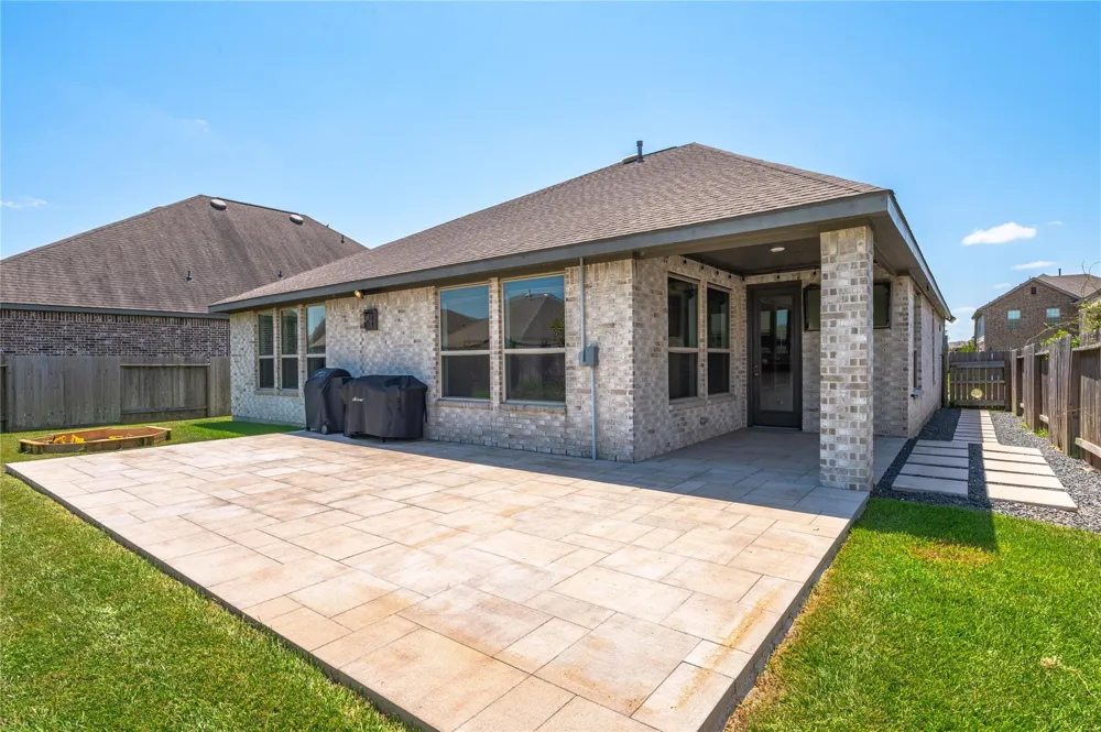 6318 Ontario Drive League City, TX 77573