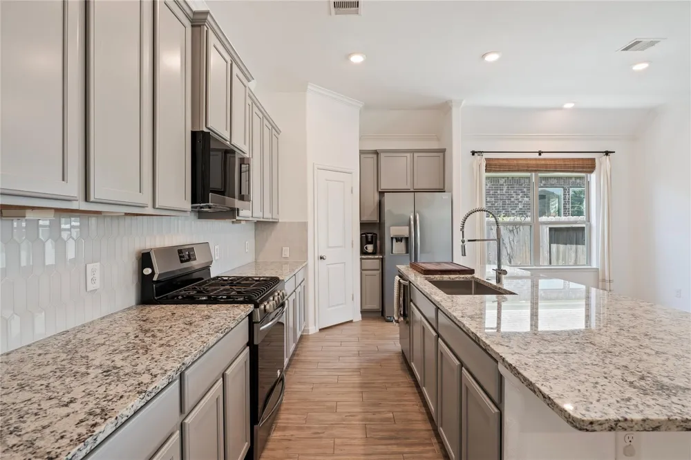 6318 Ontario Drive League City, TX 77573