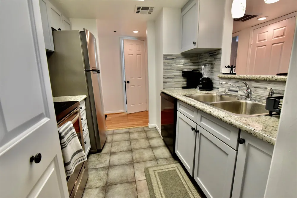 3525 Sage Road #701 Houston, TX 77056