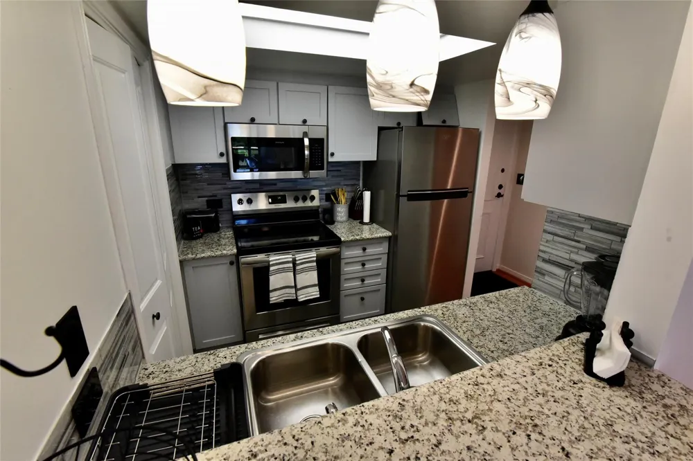3525 Sage Road #701 Houston, TX 77056