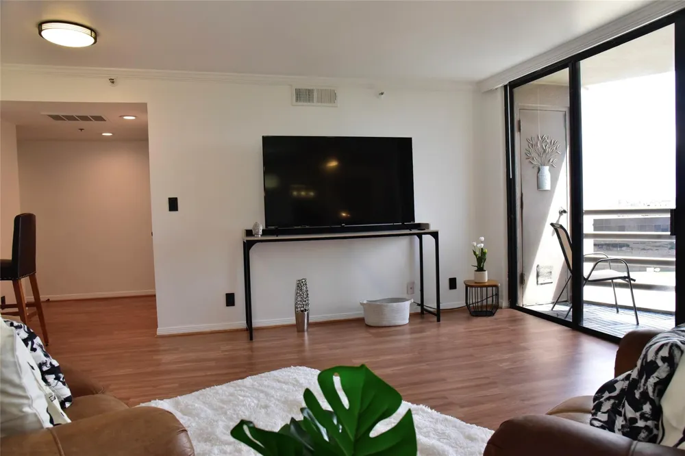3525 Sage Road #701 Houston, TX 77056