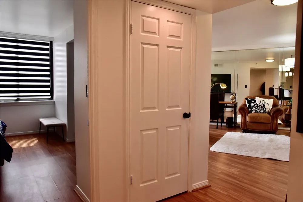 3525 Sage Road #701 Houston, TX 77056