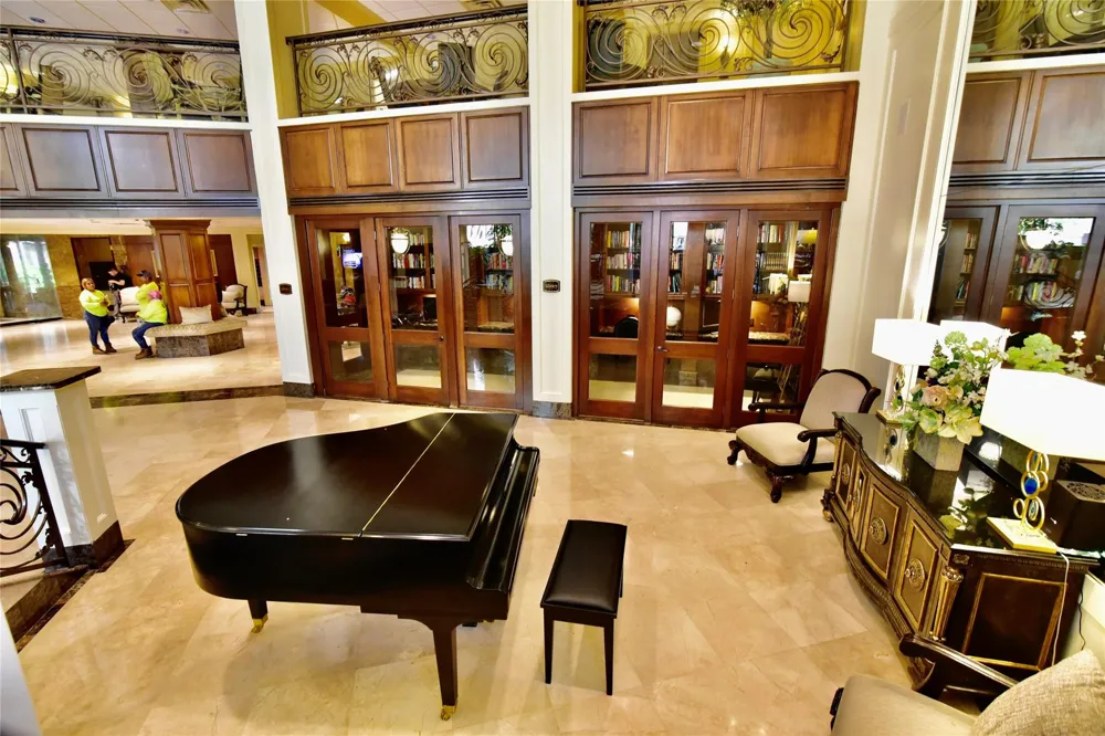 3525 Sage Road #701 Houston, TX 77056