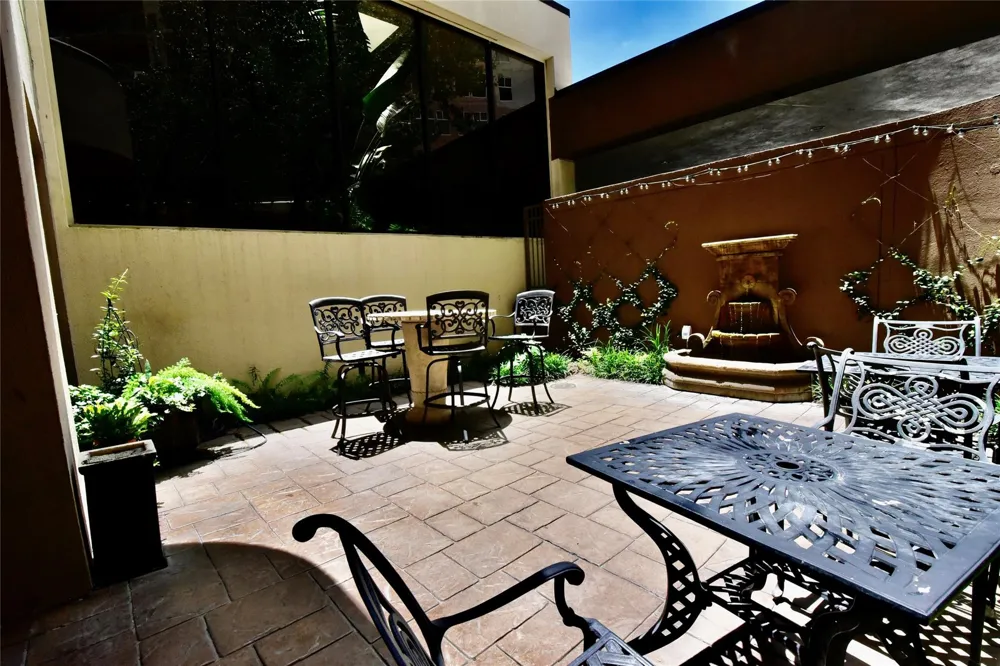 3525 Sage Road #701 Houston, TX 77056