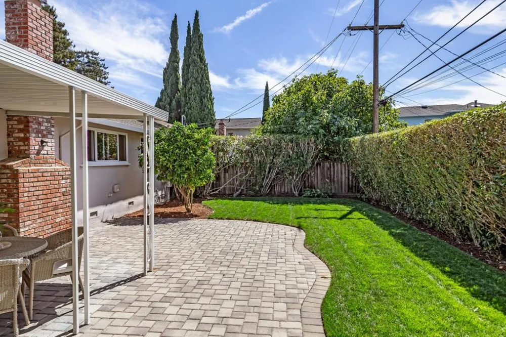 207 Sunset Avenue Sunnyvale, CA 94086