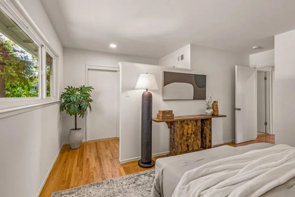 207 Sunset Avenue Sunnyvale, CA 94086