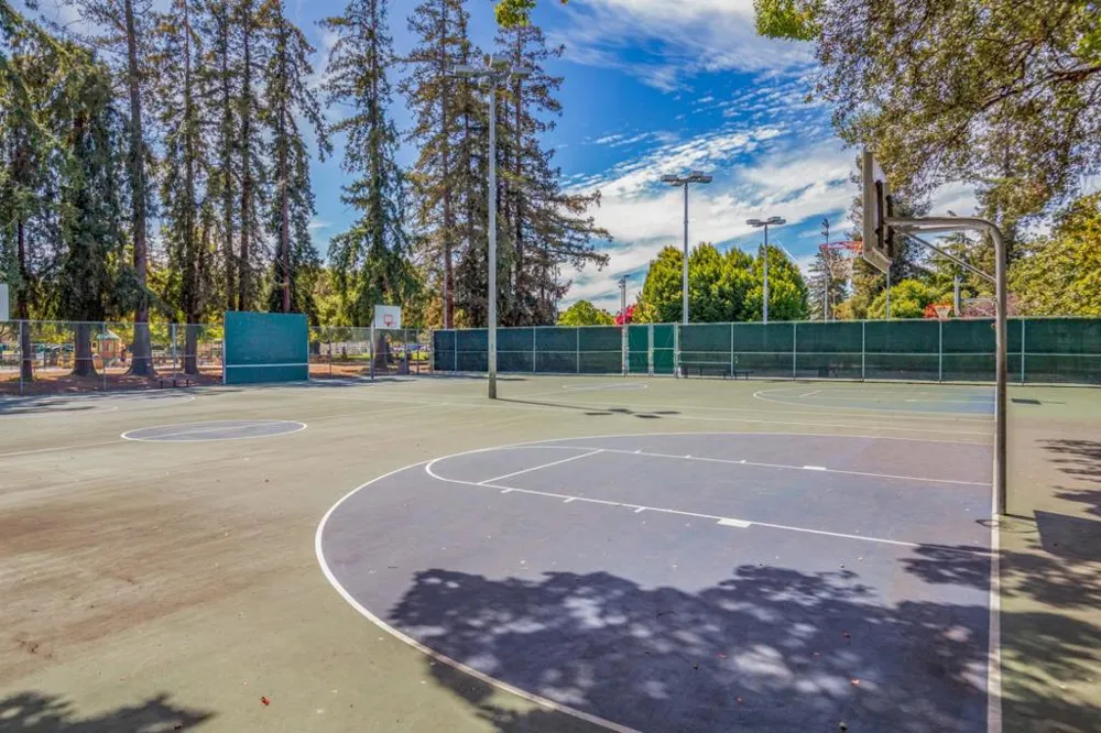 207 Sunset Avenue Sunnyvale, CA 94086