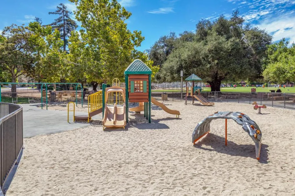 207 Sunset Avenue Sunnyvale, CA 94086