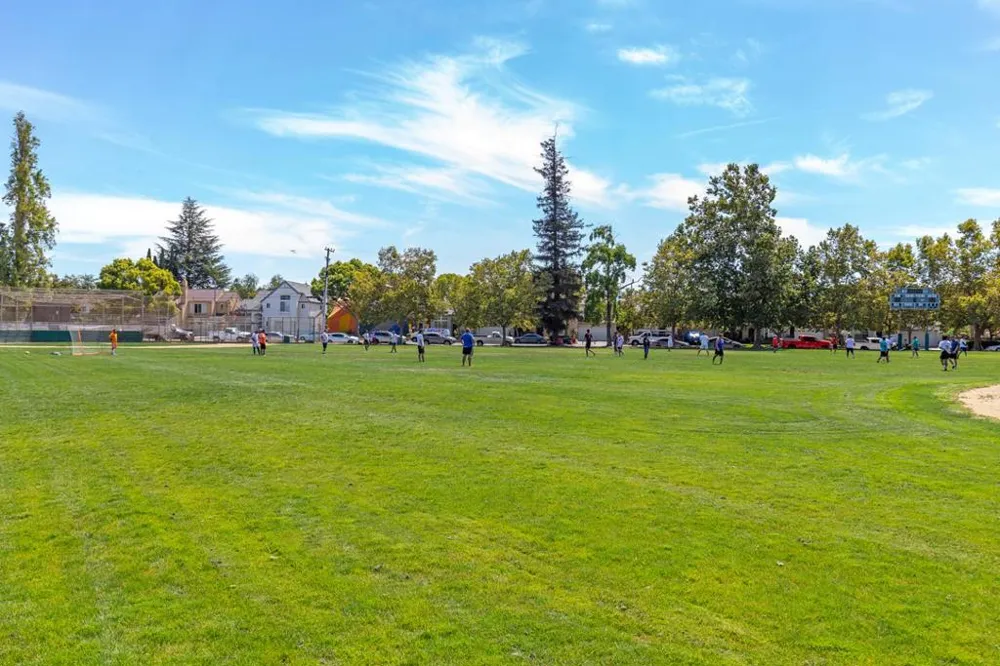 207 Sunset Avenue Sunnyvale, CA 94086