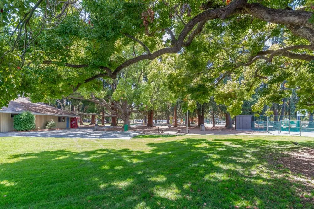 207 Sunset Avenue Sunnyvale, CA 94086