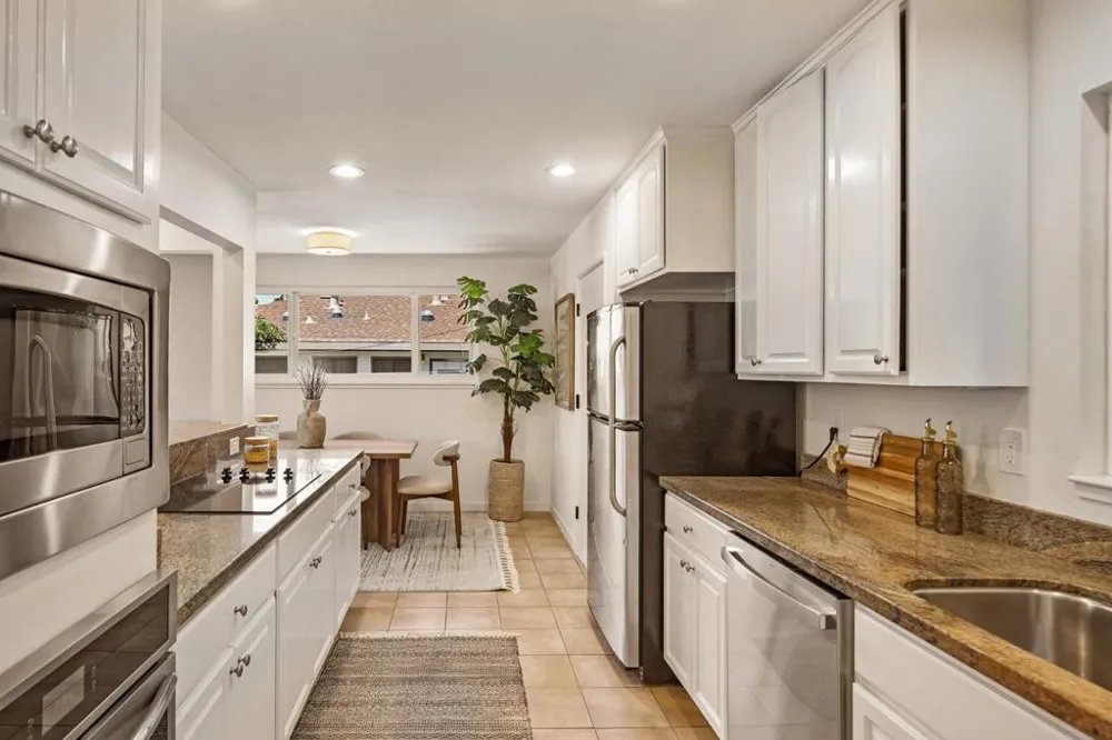 207 Sunset Avenue Sunnyvale, CA 94086