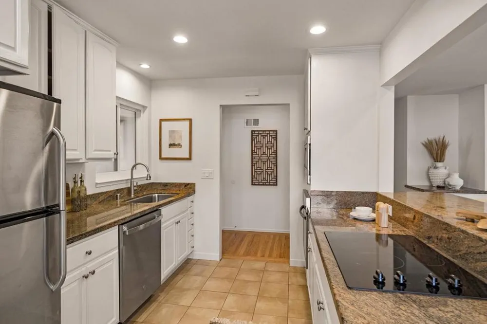 207 Sunset Avenue Sunnyvale, CA 94086