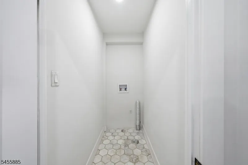 66 Girard Pl Newark City, NJ 07108