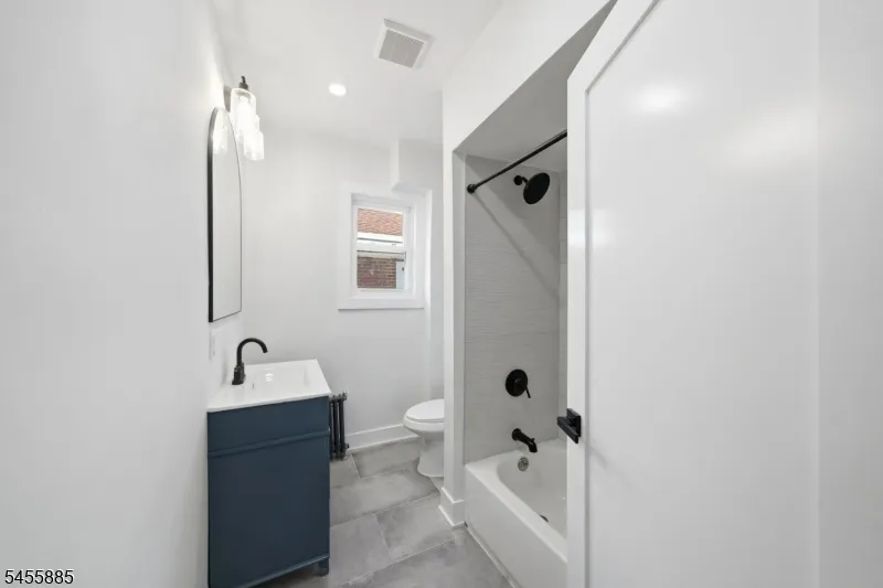 66 Girard Pl Newark City, NJ 07108