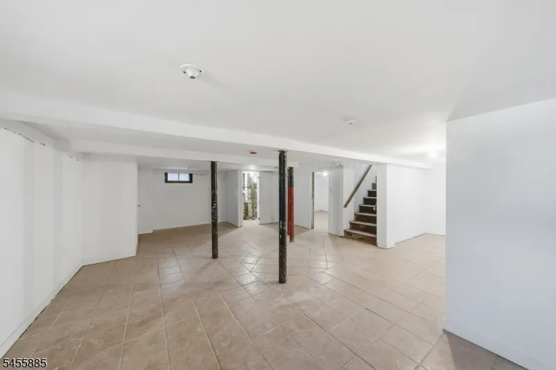66 Girard Pl Newark City, NJ 07108