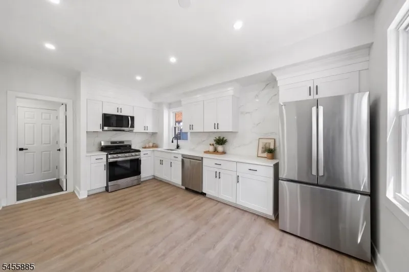 66 Girard Pl Newark City, NJ 07108