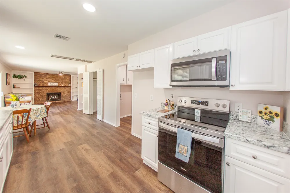 2105 S Hickory Avenue Broken Arrow, OK 74012