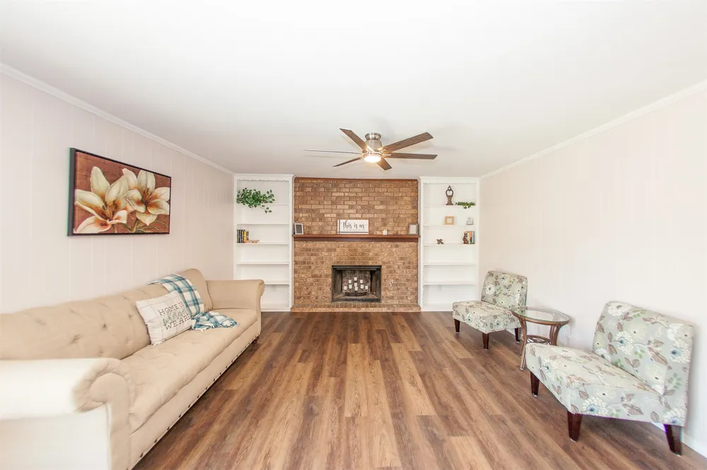 2105 S Hickory Avenue Broken Arrow, OK 74012