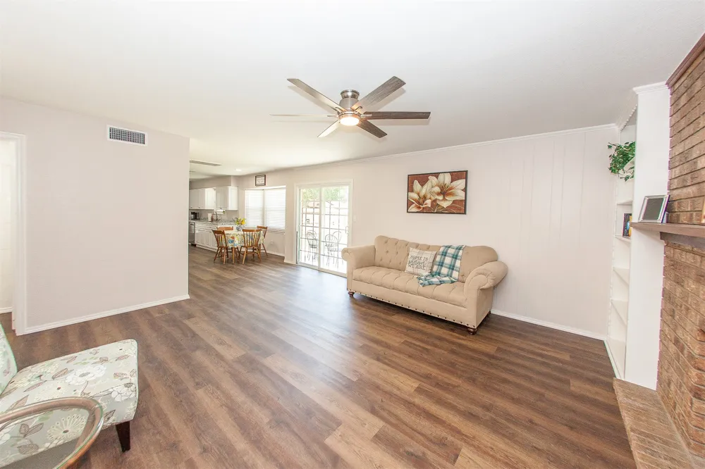 2105 S Hickory Avenue Broken Arrow, OK 74012