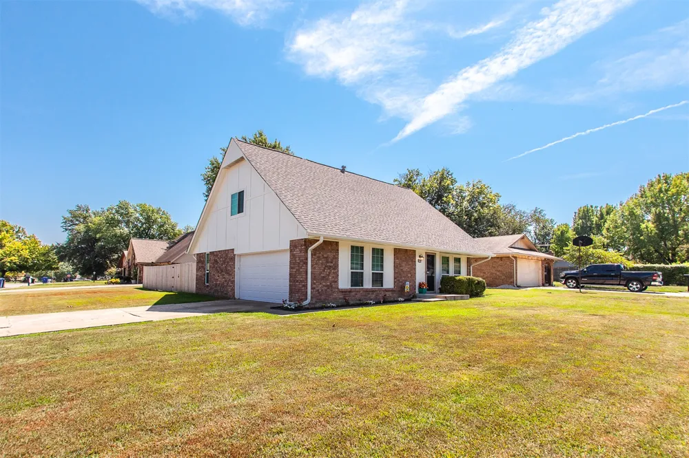 2105 S Hickory Avenue Broken Arrow, OK 74012