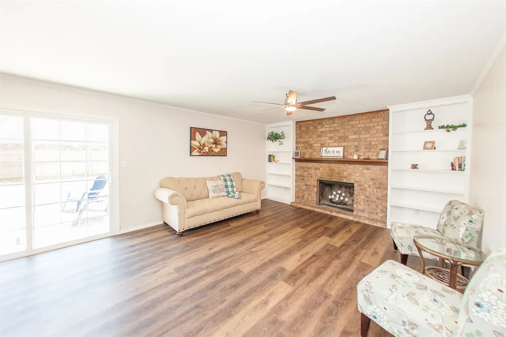 2105 S Hickory Avenue Broken Arrow, OK 74012