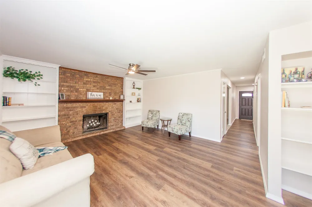 2105 S Hickory Avenue Broken Arrow, OK 74012