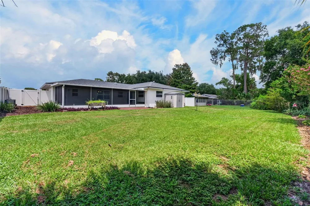 3250 LAUREL DRIVE Mount Dora, FL 32757