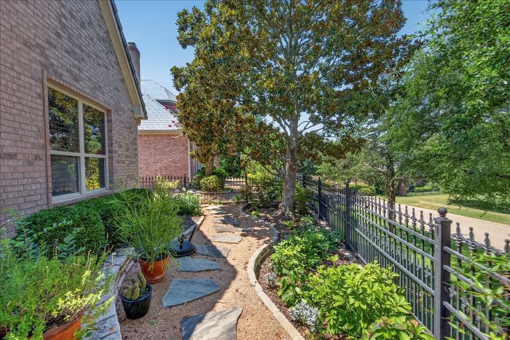 6900 Baltusrol Road Fort Worth, TX 76132