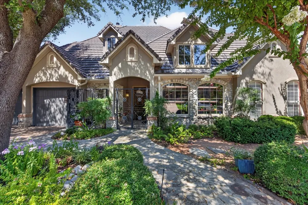 6900 Baltusrol Road Fort Worth, TX 76132