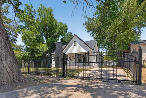 2825 Avenue I