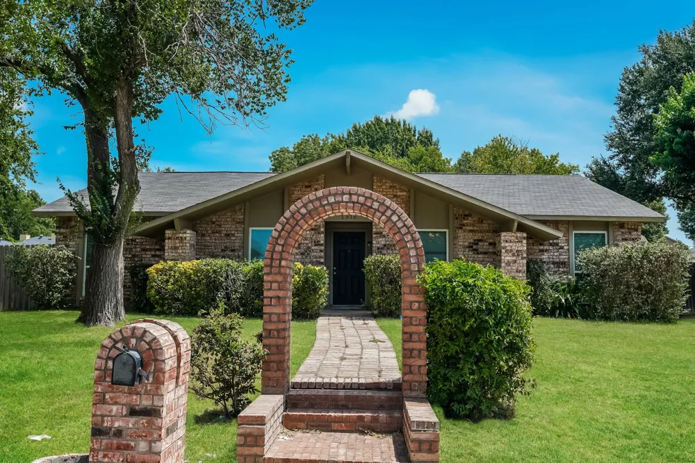 1316 Royal Oak Drive DeSoto, TX 75115