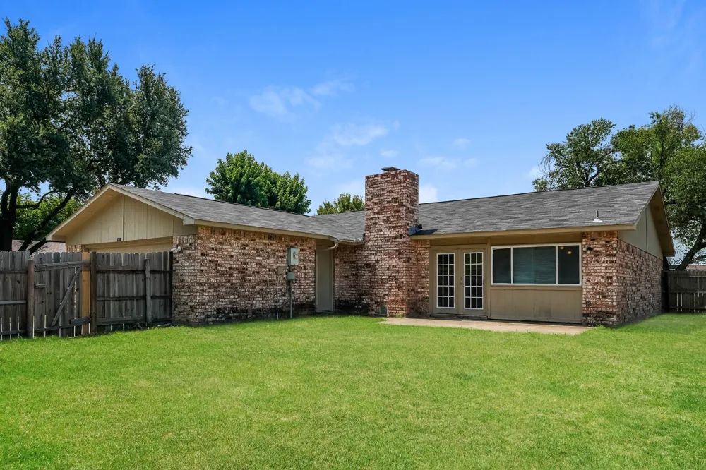 1316 Royal Oak Drive DeSoto, TX 75115