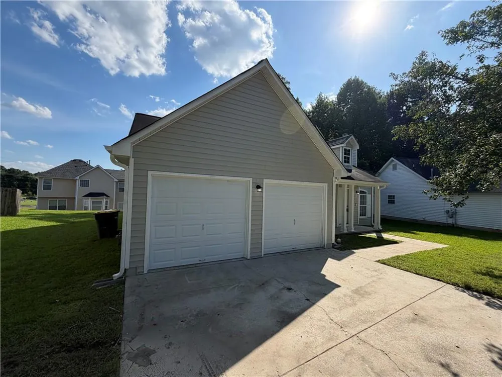 1088 Meadow Glen Circle Fairburn, GA 30213