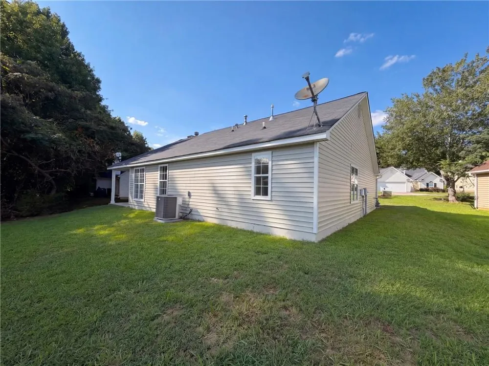 1088 Meadow Glen Circle Fairburn, GA 30213