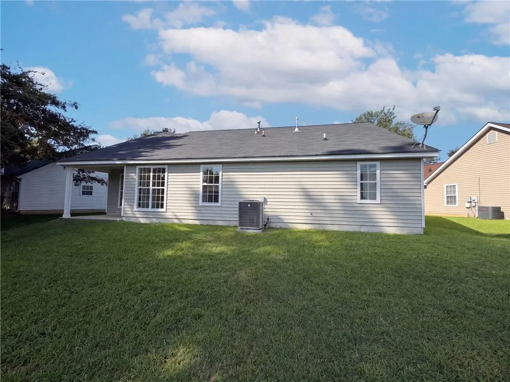 1088 Meadow Glen Circle Fairburn, GA 30213