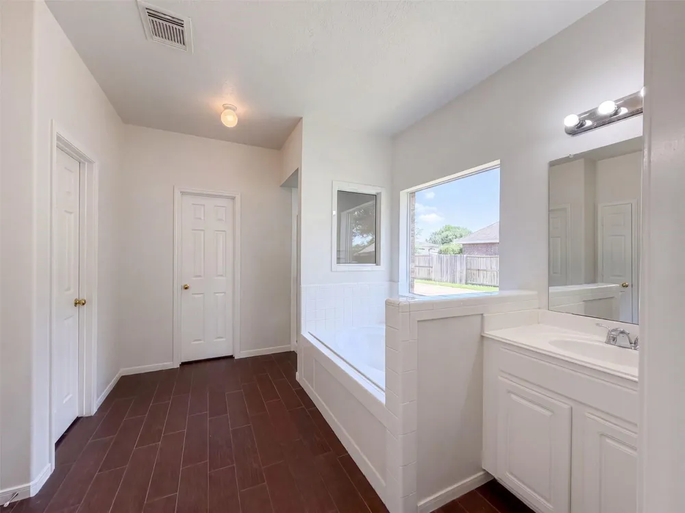 2854 Everett Drive Friendswood, TX 77546
