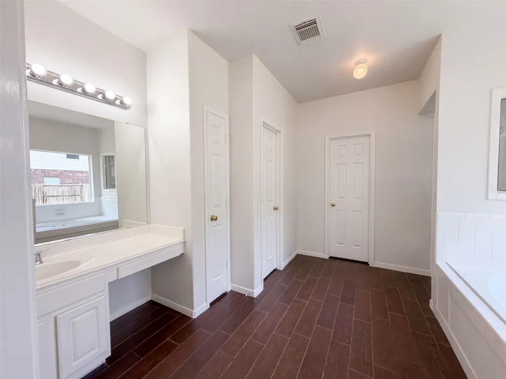 2854 Everett Drive Friendswood, TX 77546