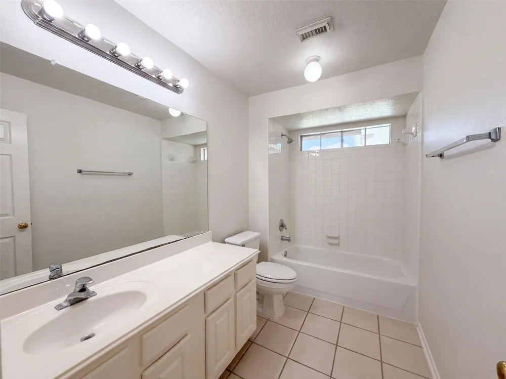 2854 Everett Drive Friendswood, TX 77546