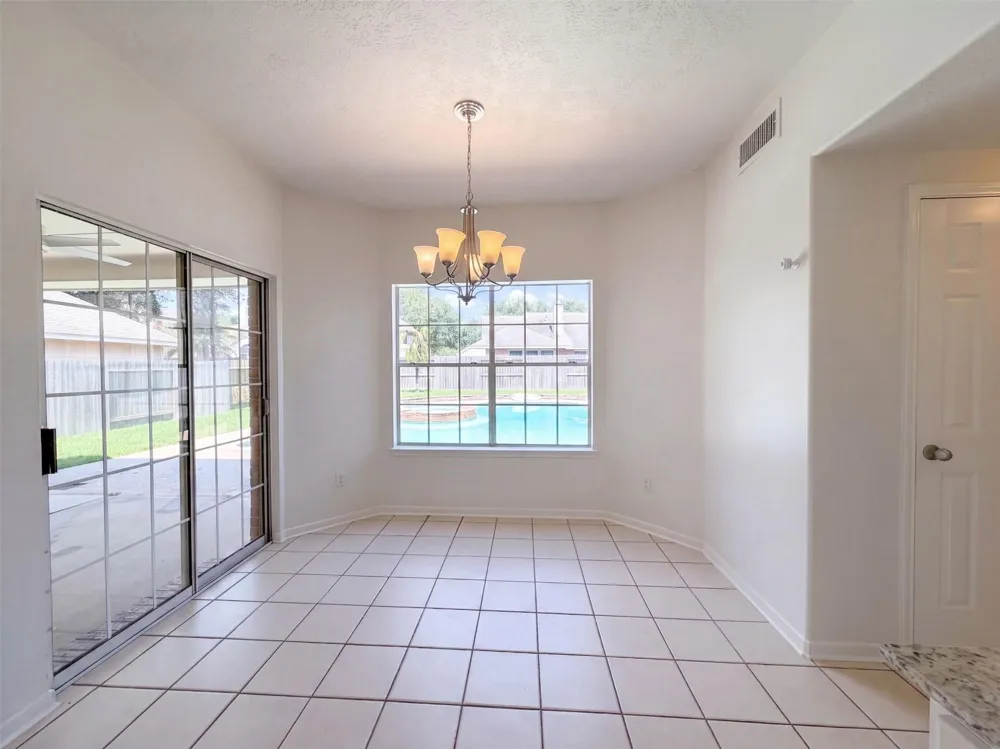 2854 Everett Drive Friendswood, TX 77546