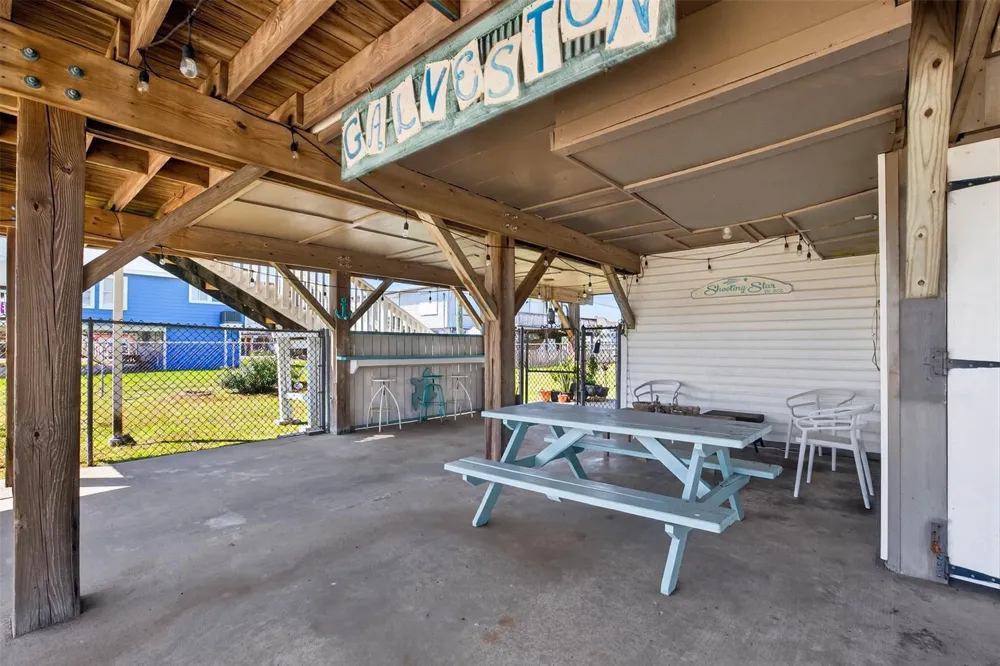 4022 Mason Drive Galveston, TX 77554