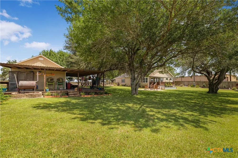 3393 E State Hwy 111 Yoakum, TX 77995