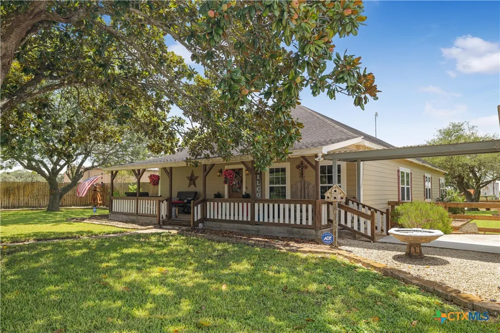 3393 E State Hwy 111 Yoakum, TX 77995