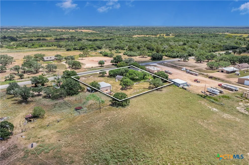 3393 E State Hwy 111 Yoakum, TX 77995
